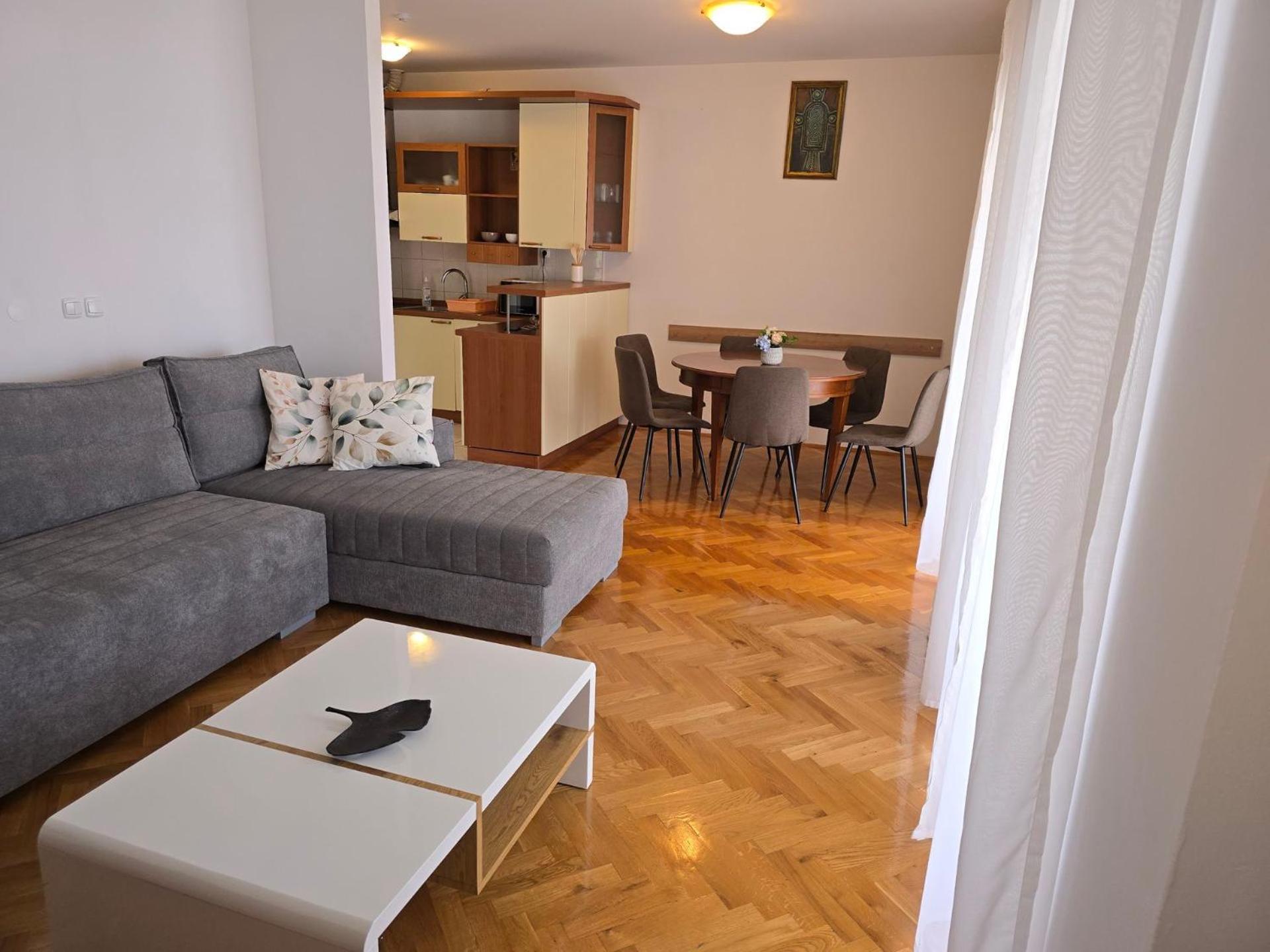 Apartment Huanita Promajna Exteriör bild